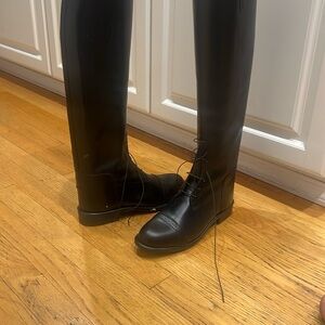 Elegant Black Heeled Boots for Timeless Style